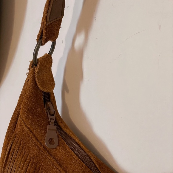 Like new MINNETONKA genuine leather fringe shoulder bag in cognac - Picture 10 of 15